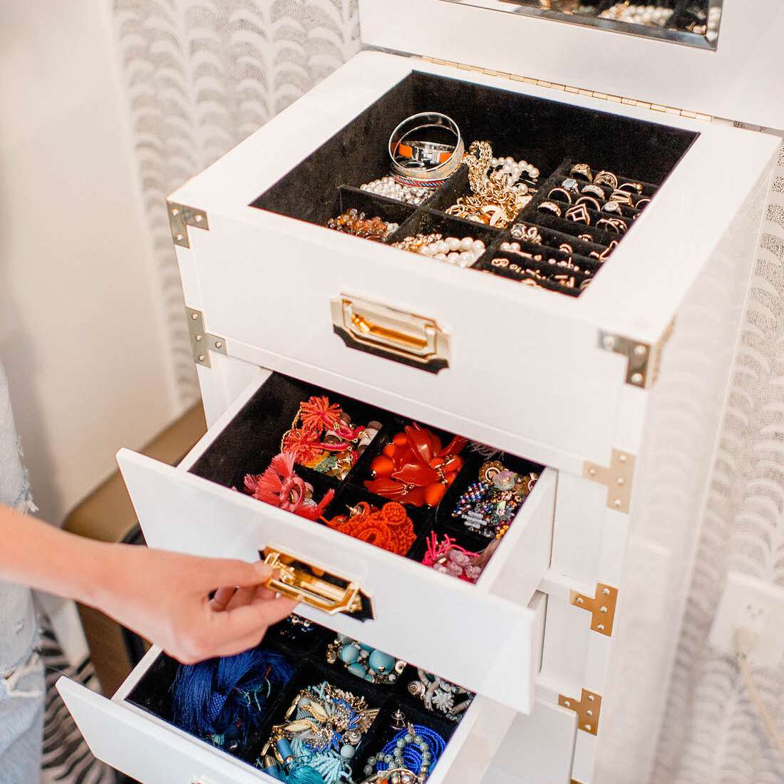 大型珠宝堆叠组织者。