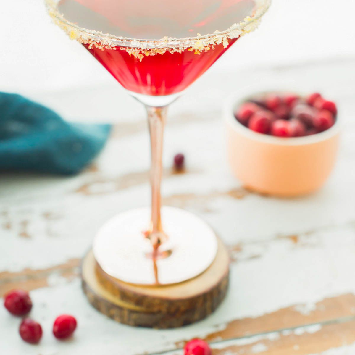 蔓越莓鸡尾酒马提尼酒杯。