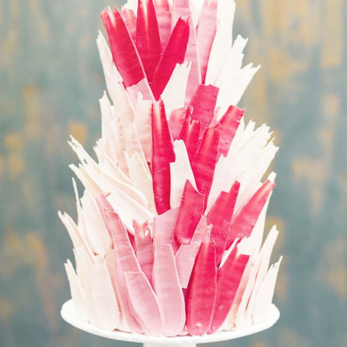 现代紫红色结婚蛋糕