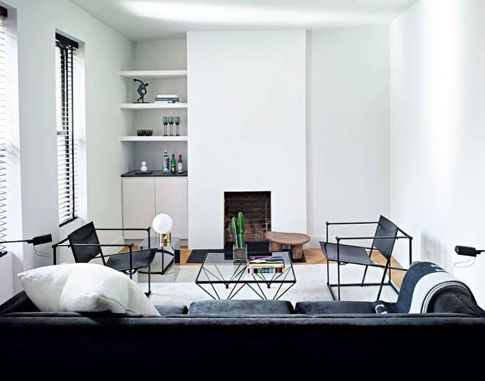 用纯白色的颜料让房间看起来更大