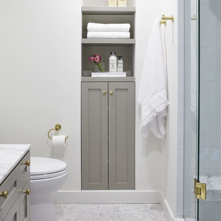 咖啡在浴室里有浴prodcuts。