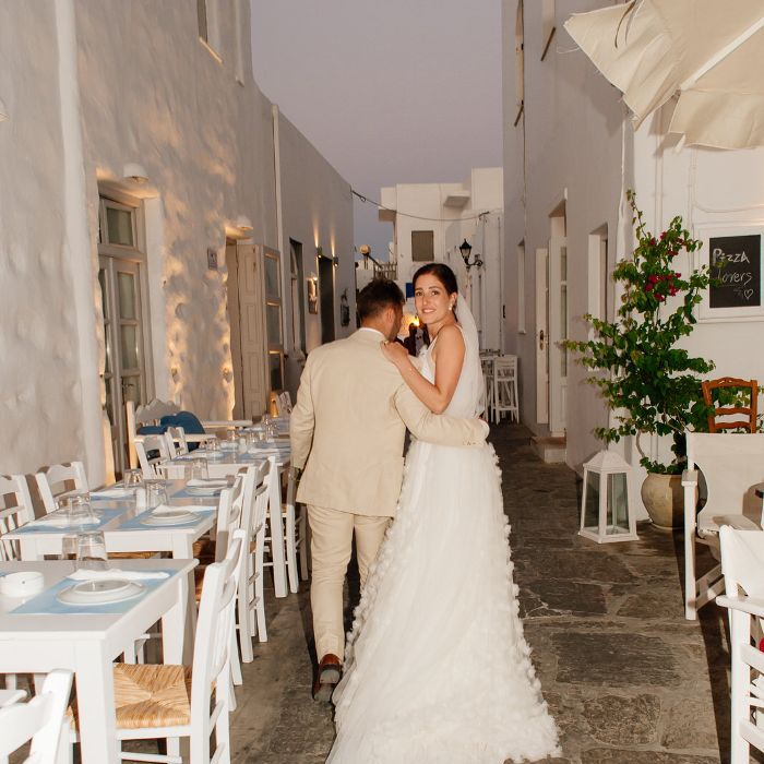 阿曼达和杰森·巴尔达斯在希腊举行婚礼