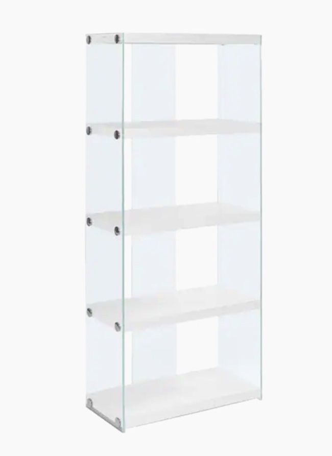 透明玻璃架子上