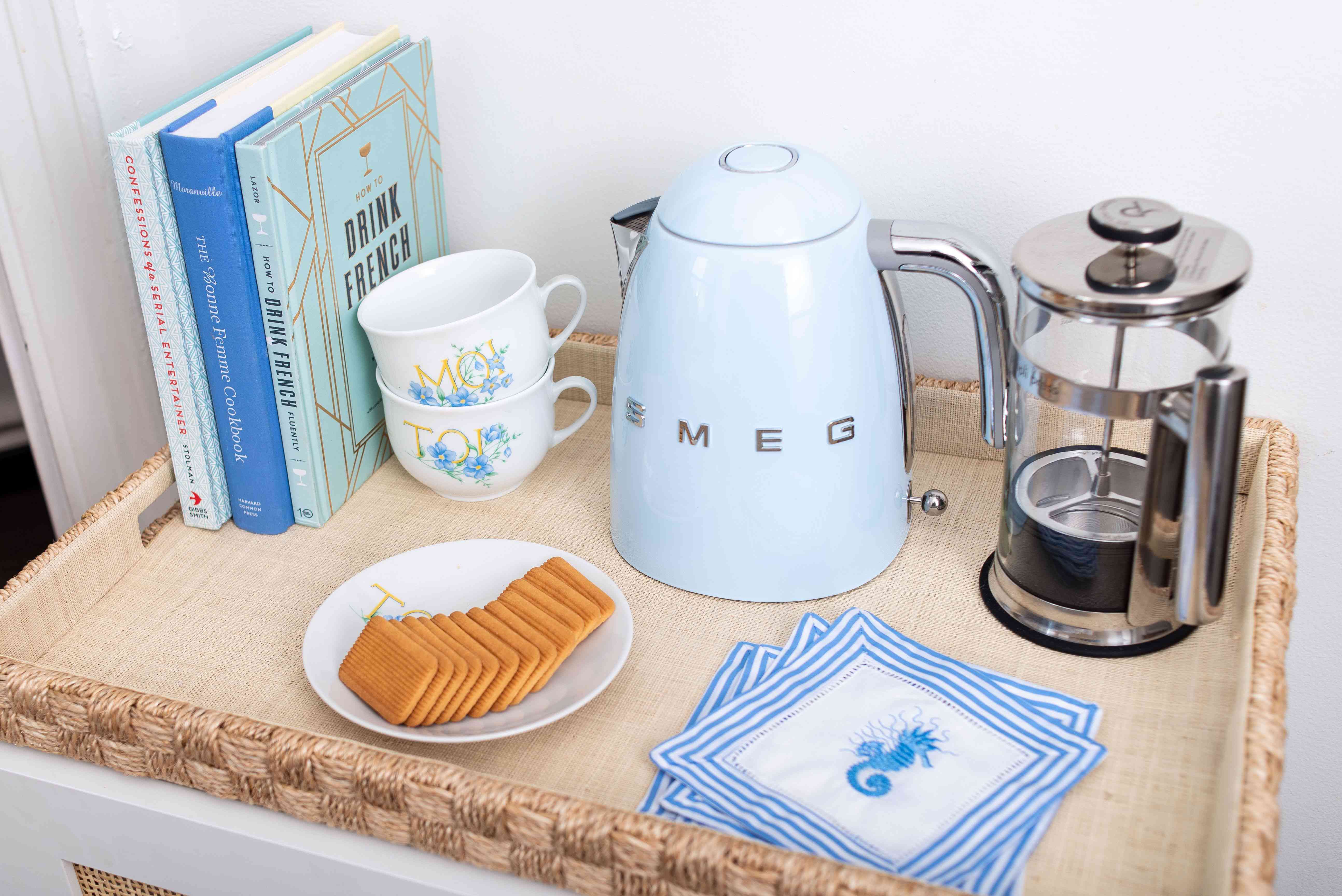 有书和茶饼干的风格咖啡吧。