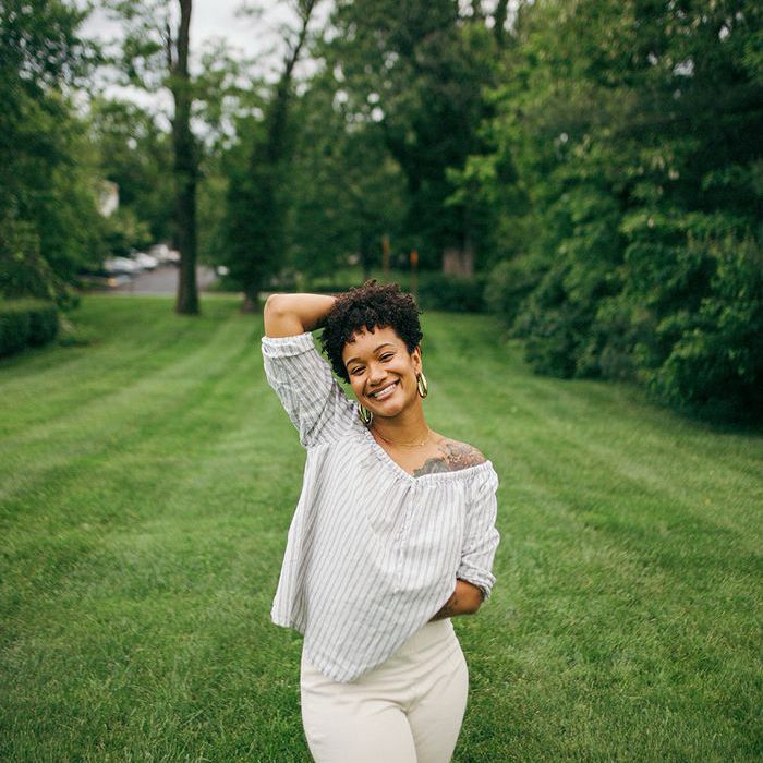 支持妇女亚历克斯·艾莉