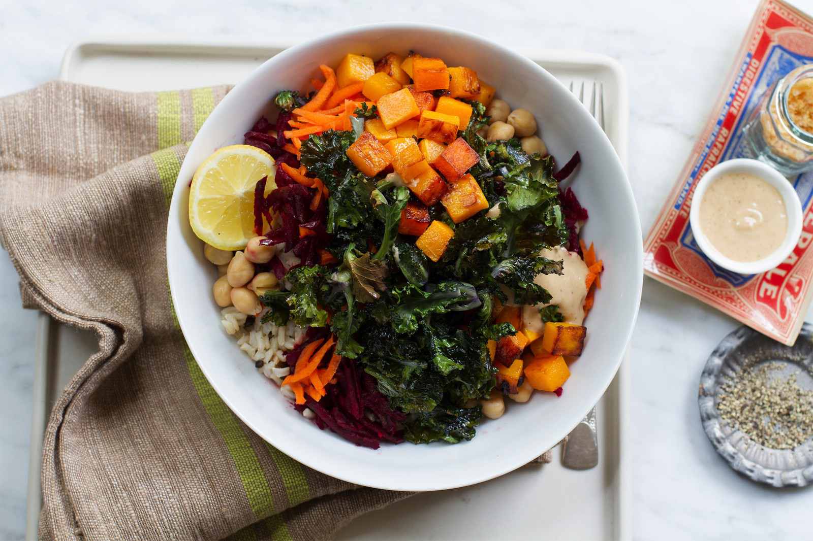 糙米蔬菜腰果柠檬杯