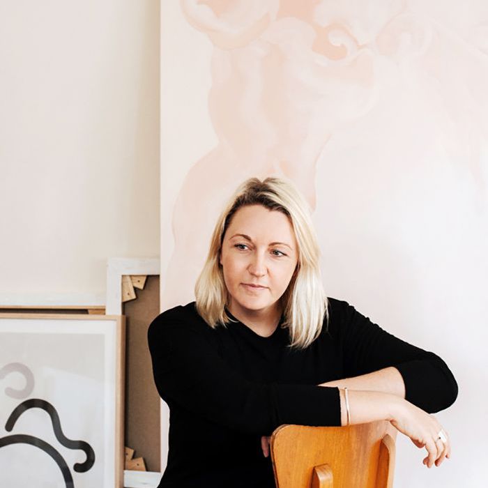 卡罗琳墙，在她的艺术家工作室