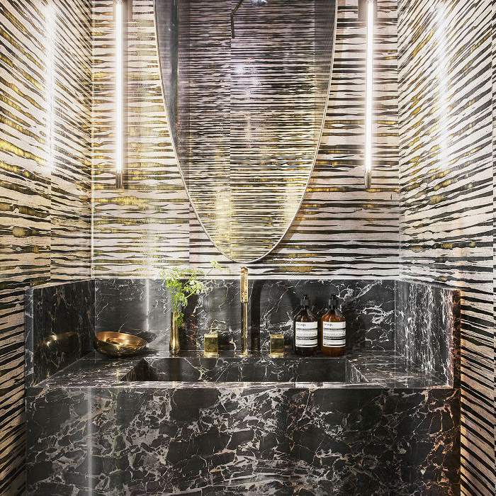 正式的盥洗室”class=