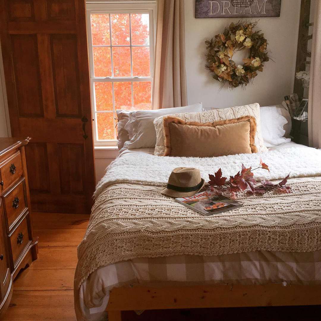 卧室中的秋季装饰