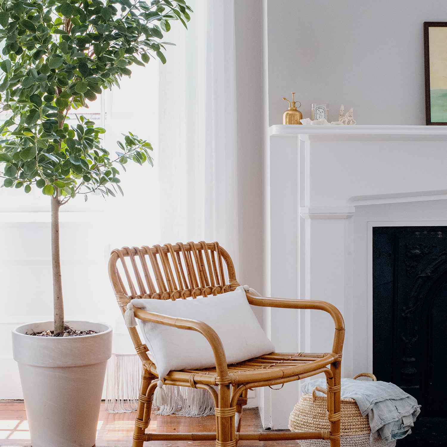 阿曼达·格里利家之旅 - 卧室的壁炉和老式藤椅