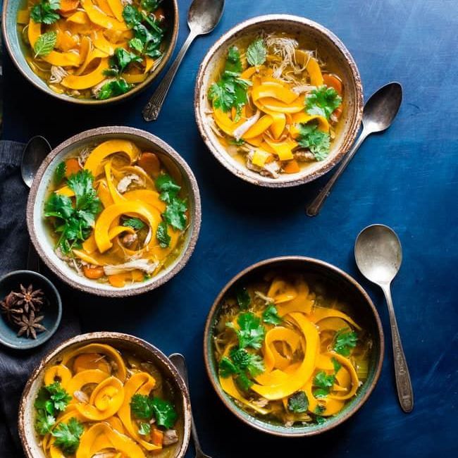 泰国砂锅鸡肉面汤