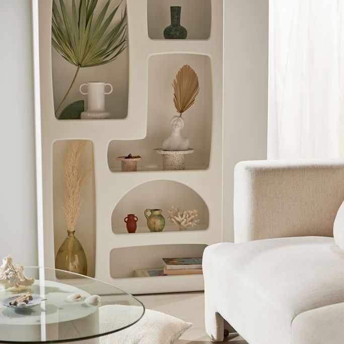 伊泽贝尔书架铅形象。