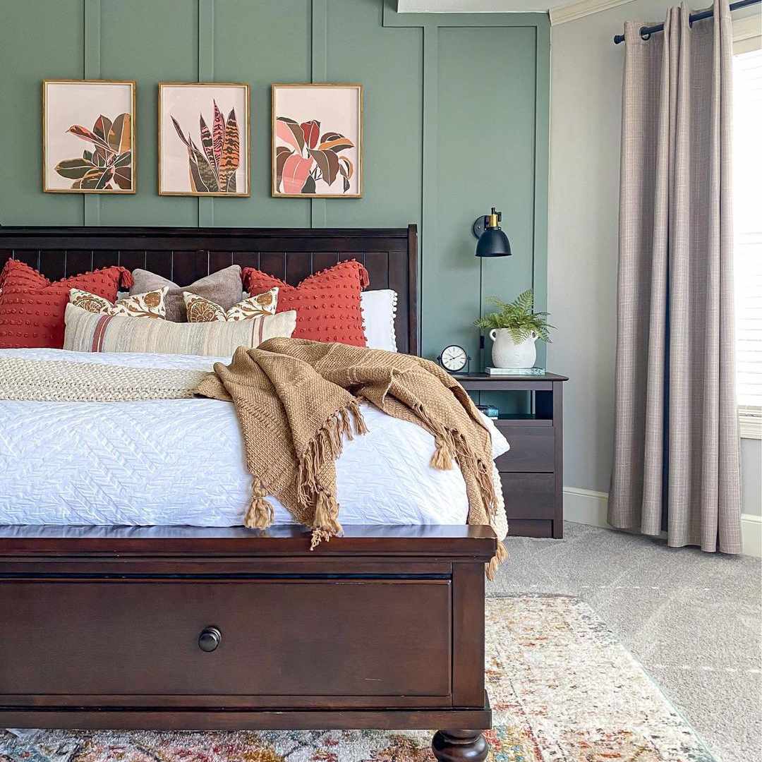 秋天的装饰搭配绿色和红色