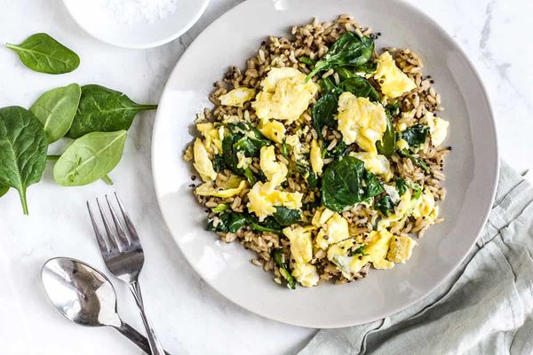 鸡蛋菠菜糙米早餐碗