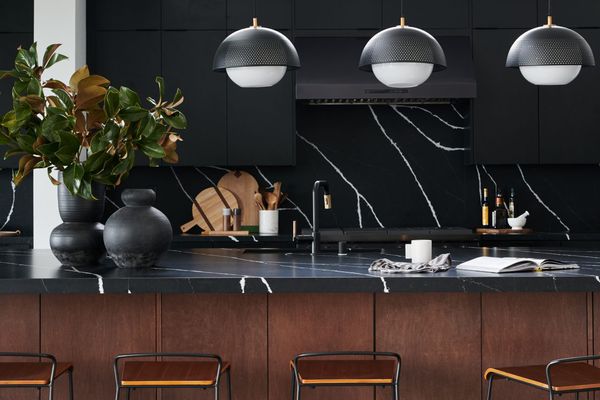 打造全黑色厨房潮流的小窍门——鲍比·伯克