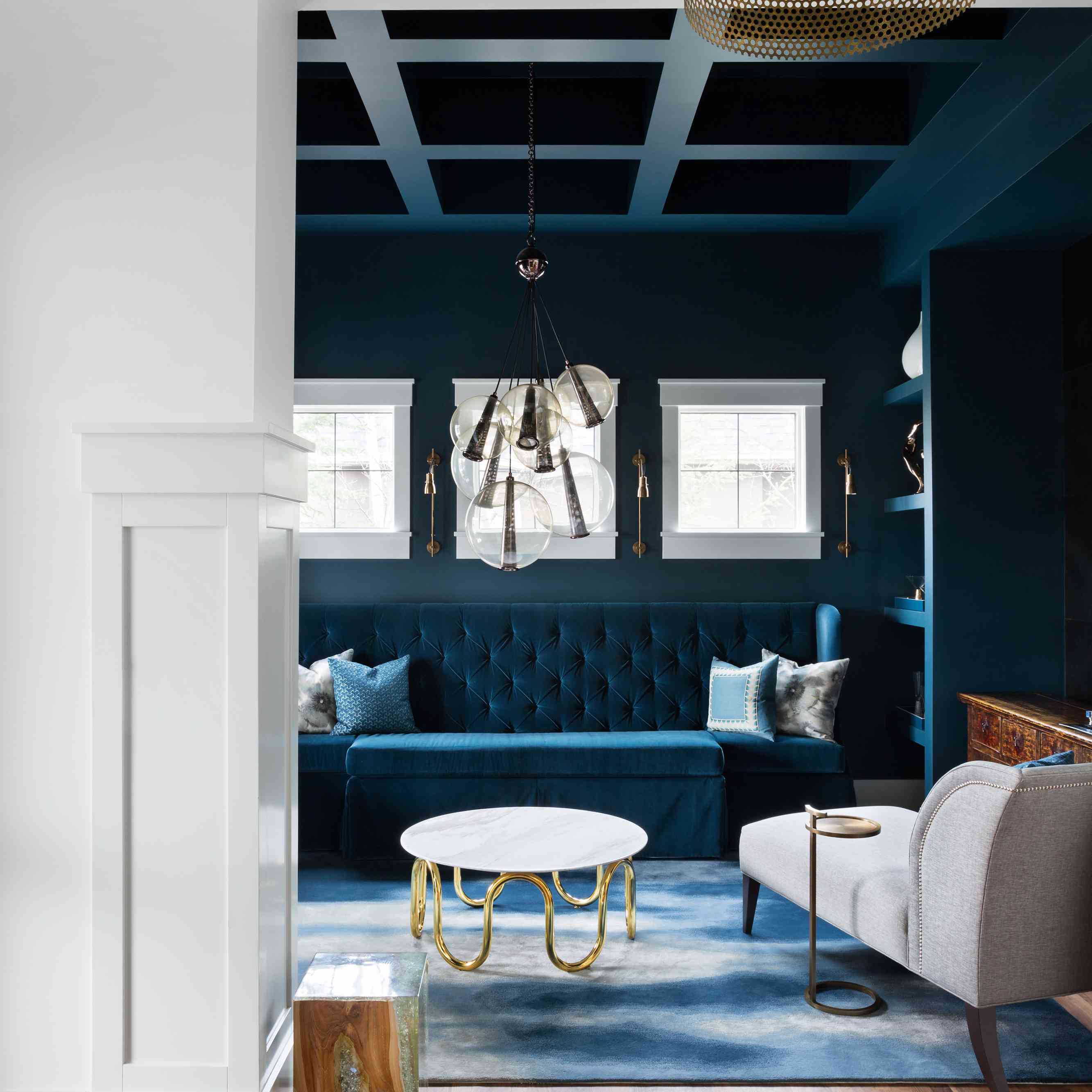 使用海军蓝色的颜色