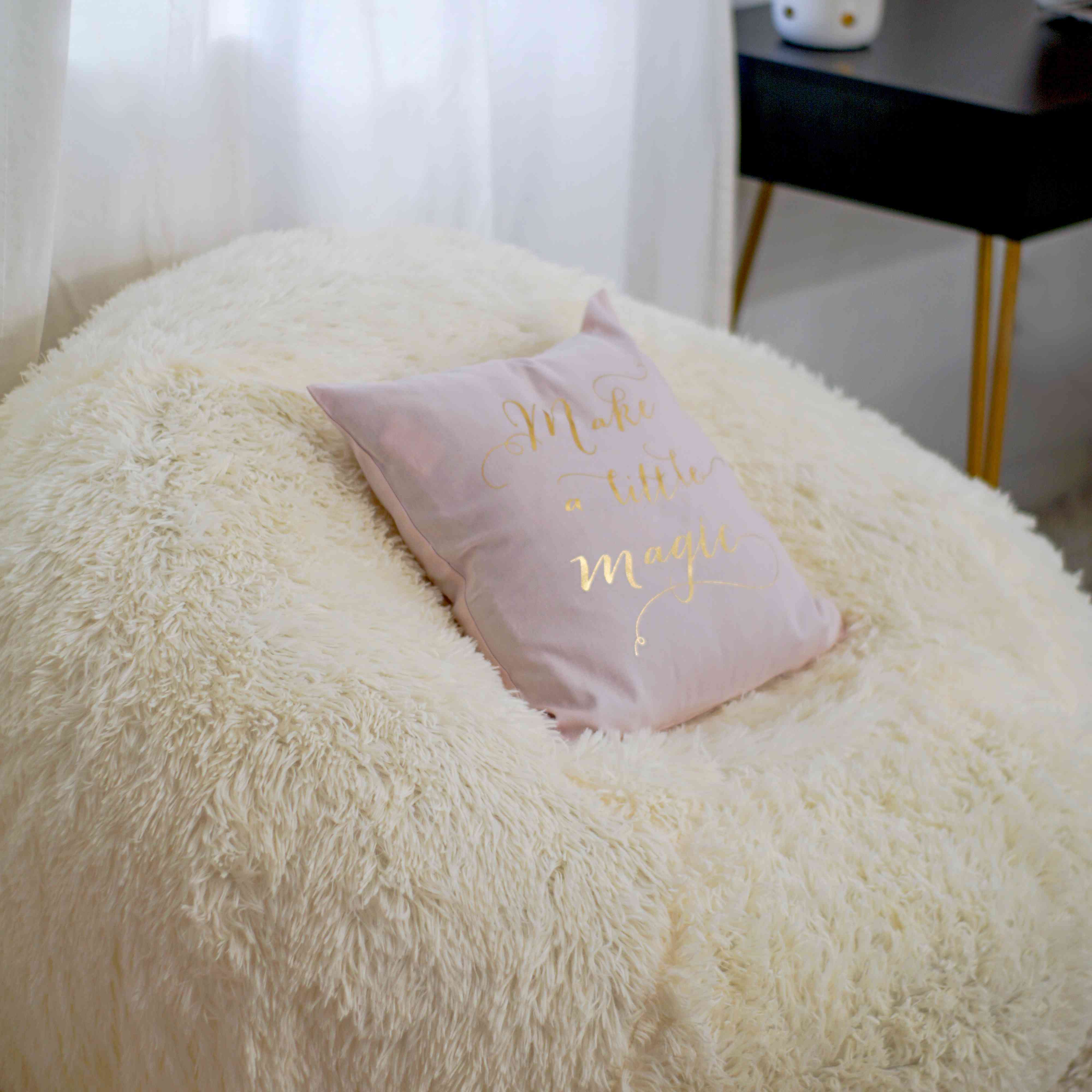 化妆华丽的房间豆袋椅