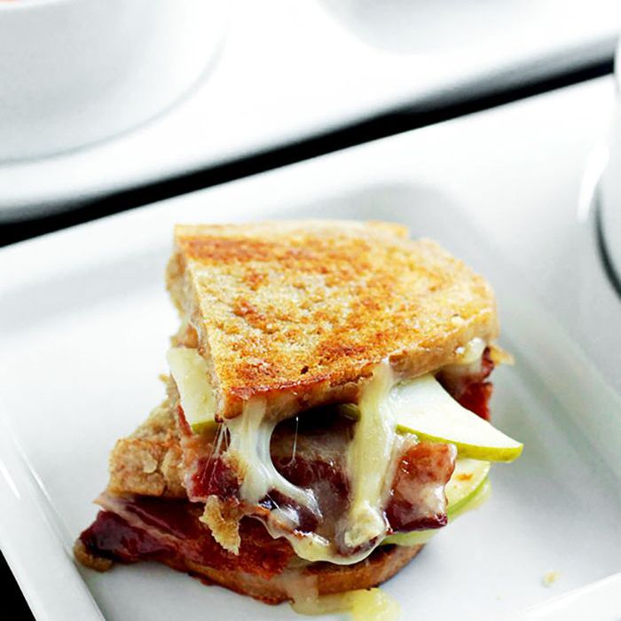 健康烤奶酪三明治