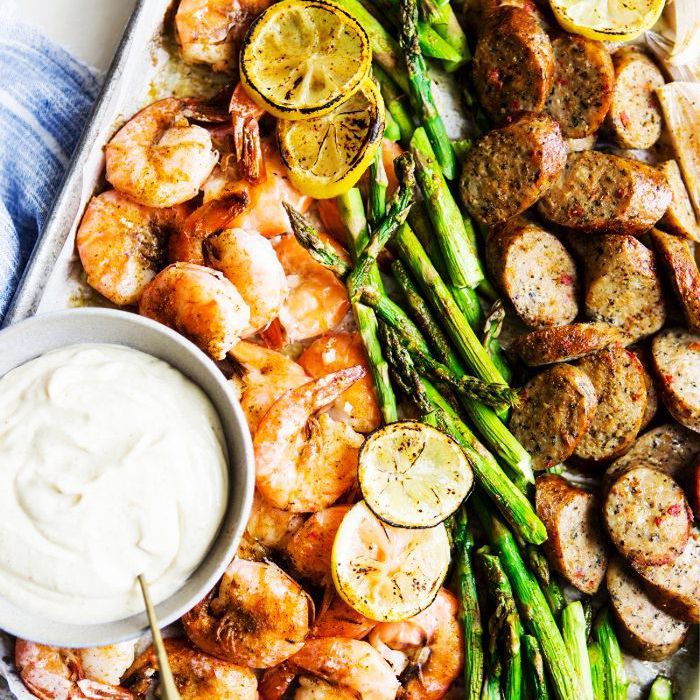 酮烤盘食谱虾和Ssausage