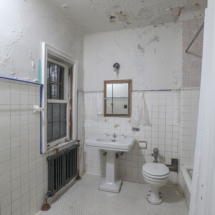 在拍摄浴室之前。