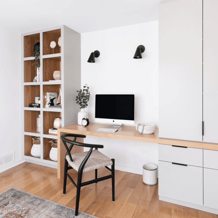 白色墙壁的办公室