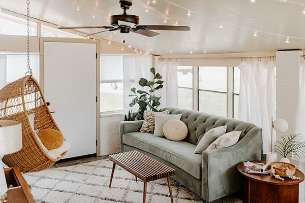 带吊椅的日光浴室