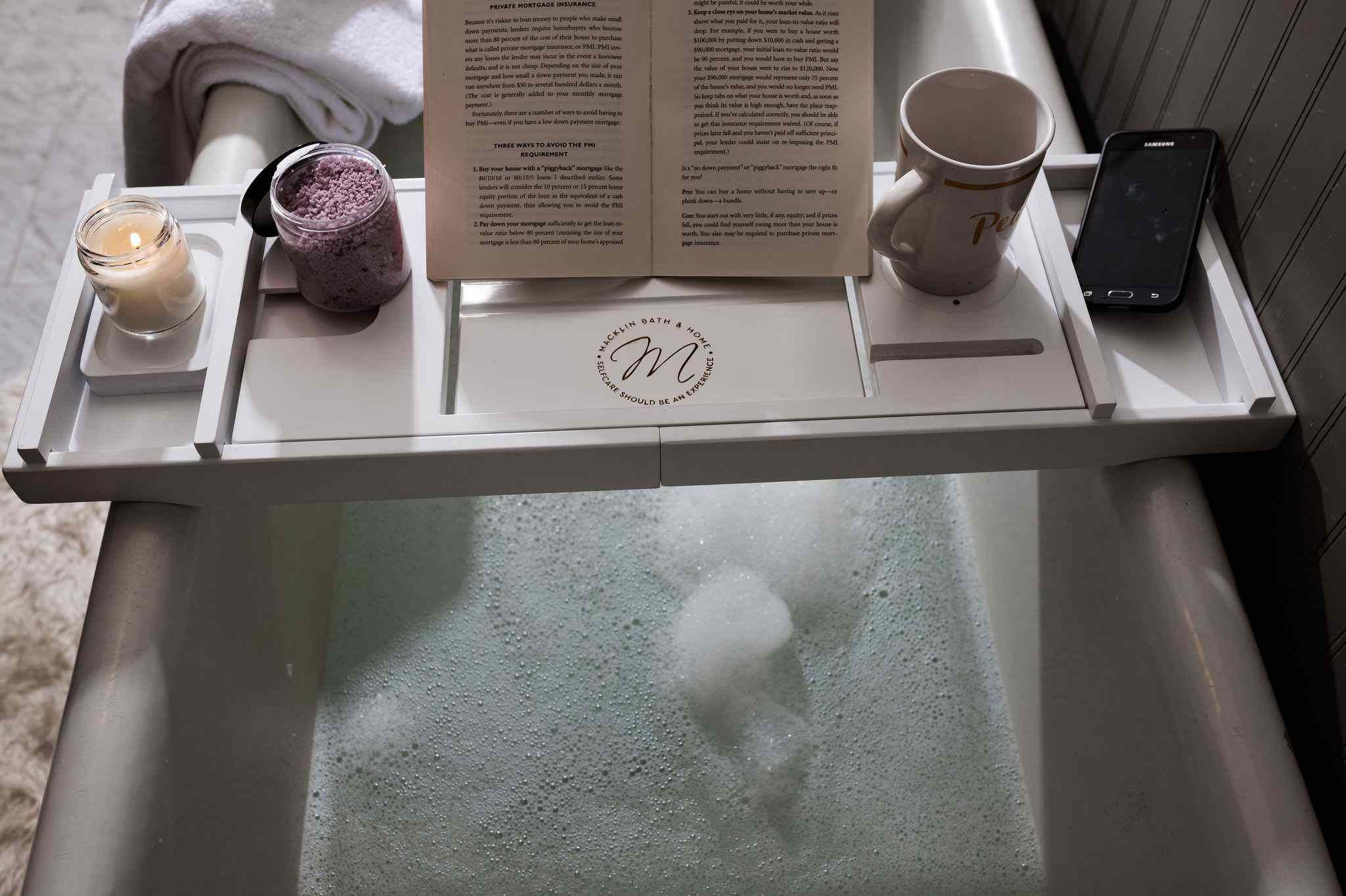 麦克林巴斯和家庭竹浴盘