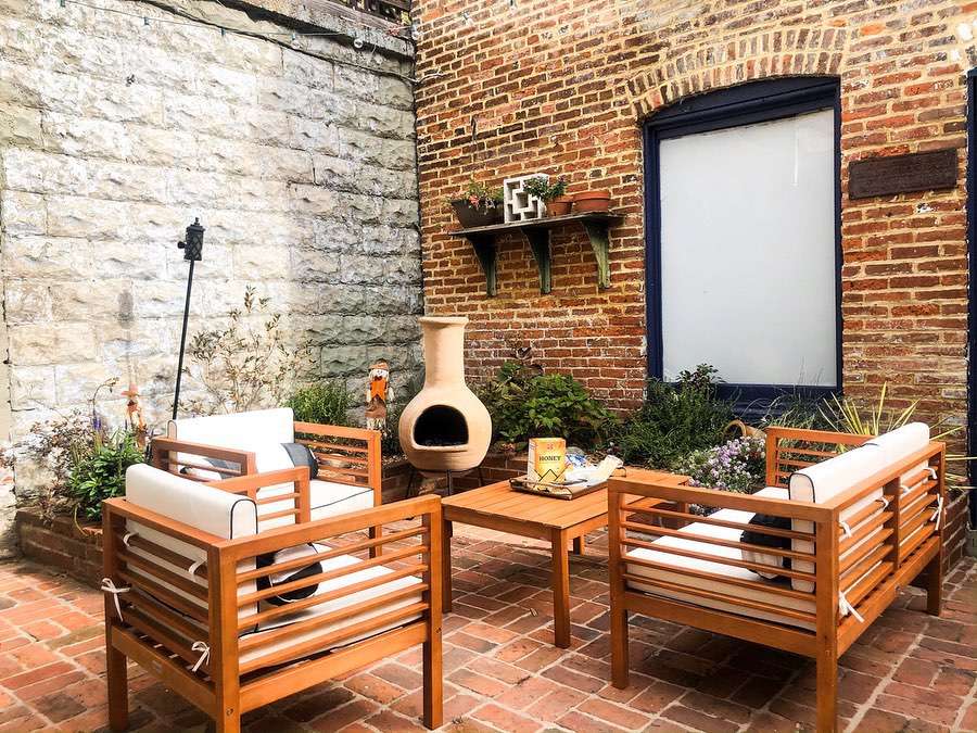 室外露台与木制家具