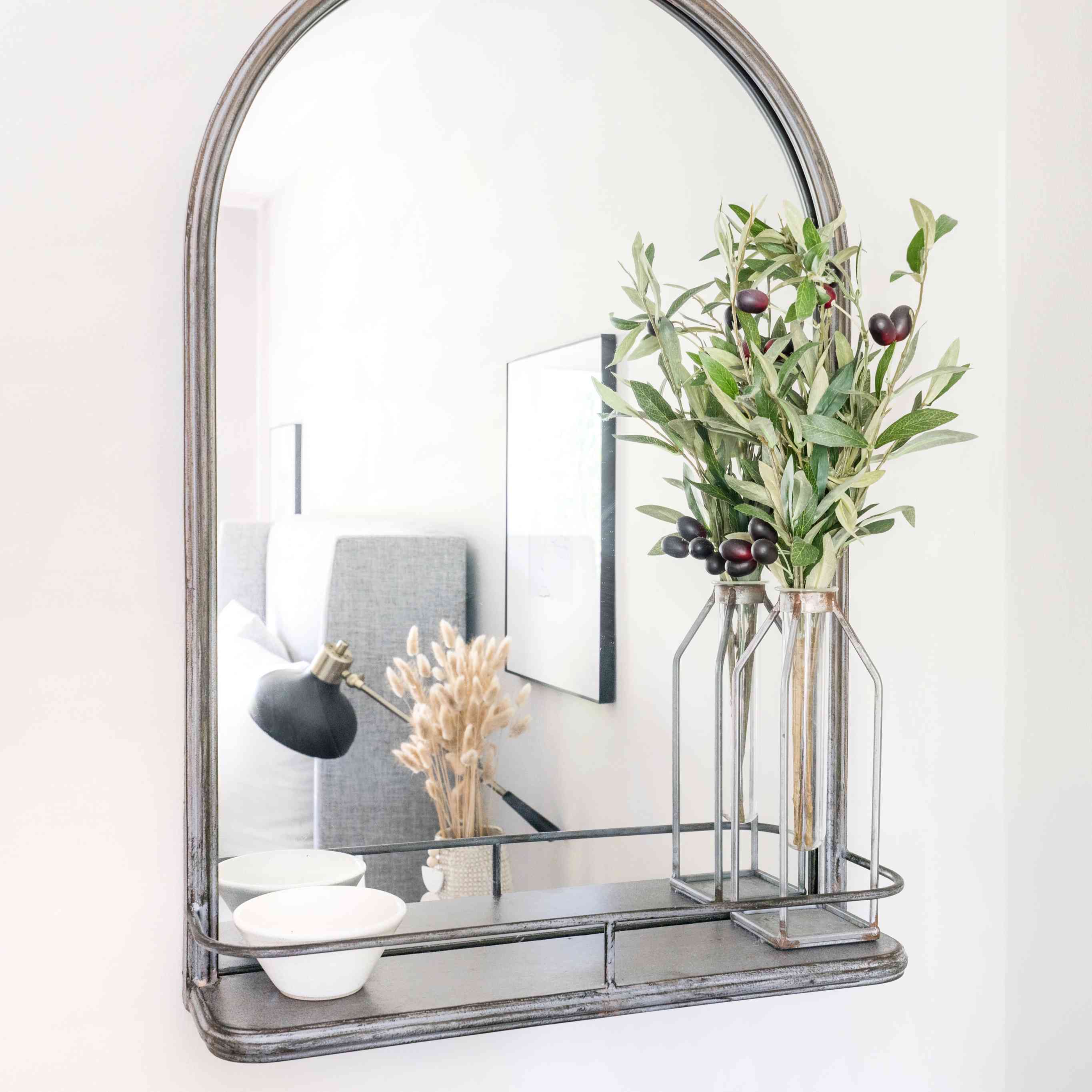 阿丽莎·阿格拉拉斯的家之旅-卧室与储藏室的镜子