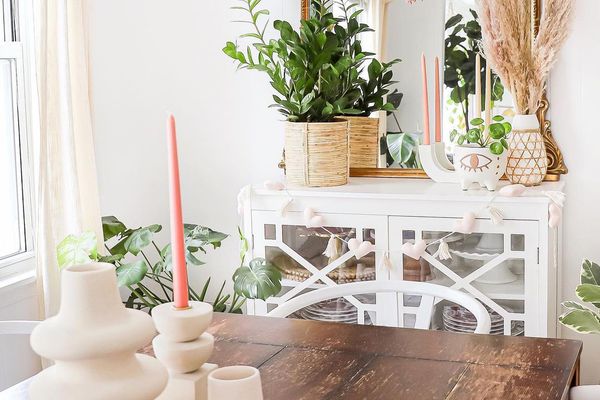 装饰有蜡烛的镜子