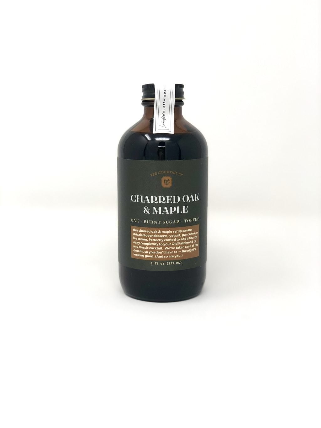 一瓶烧焦的橡木和枫木鸡尾酒糖浆