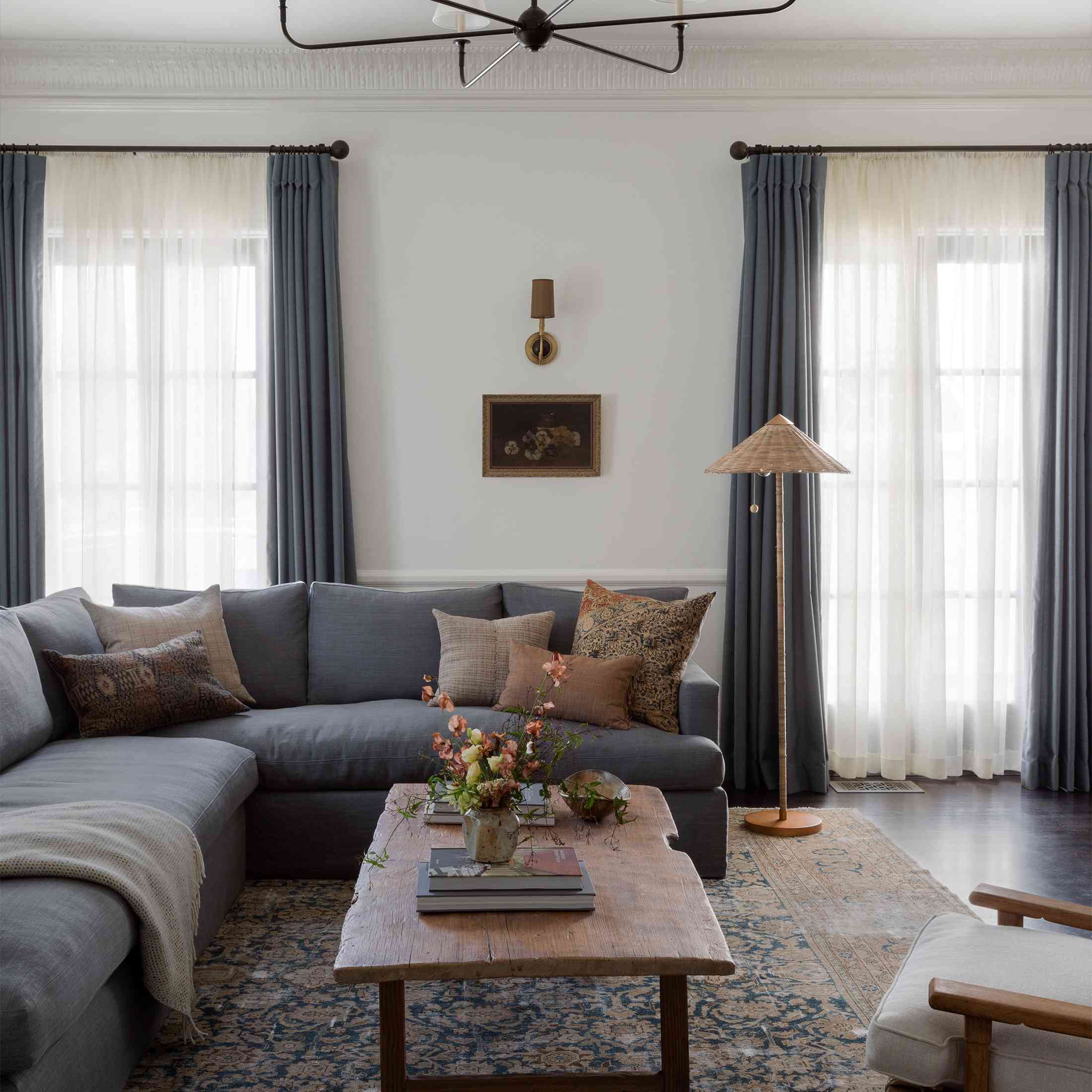 喜怒无常的客厅大小。