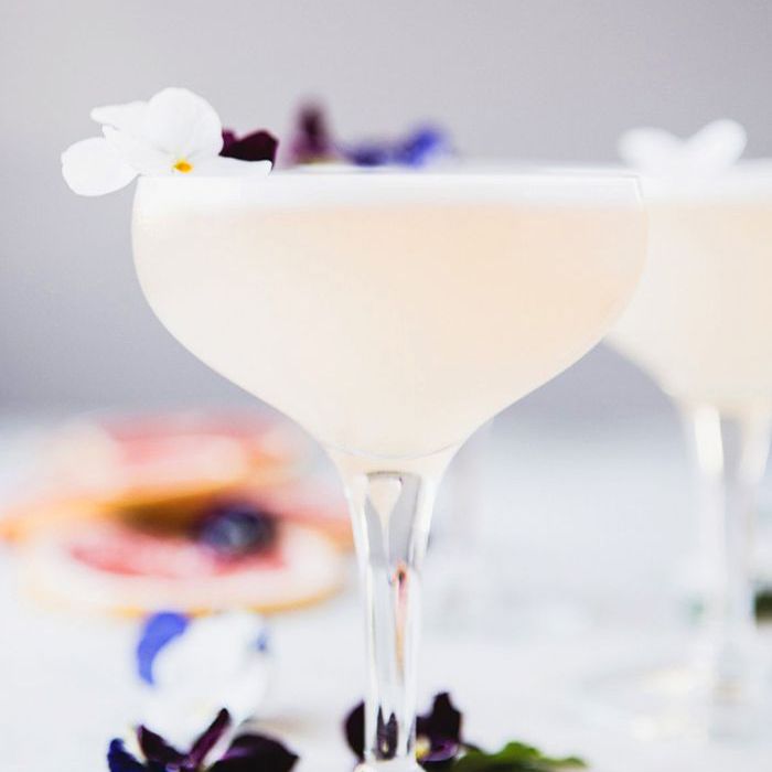 简易夏日鸡尾酒:葡萄柚皮斯科酸