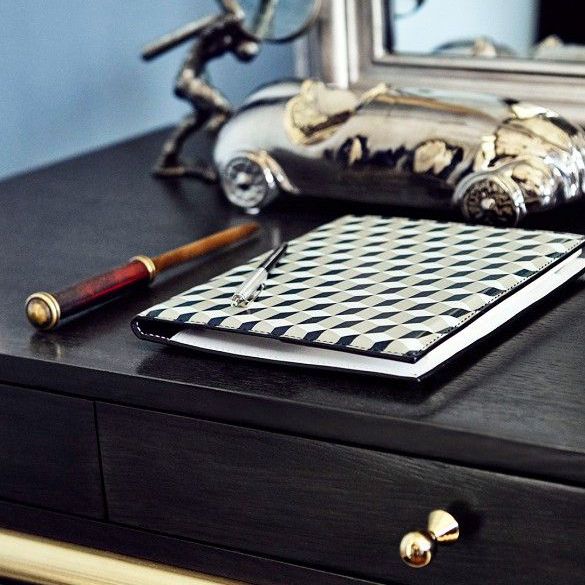 杰西卡·阿尔芭宾馆的桌面