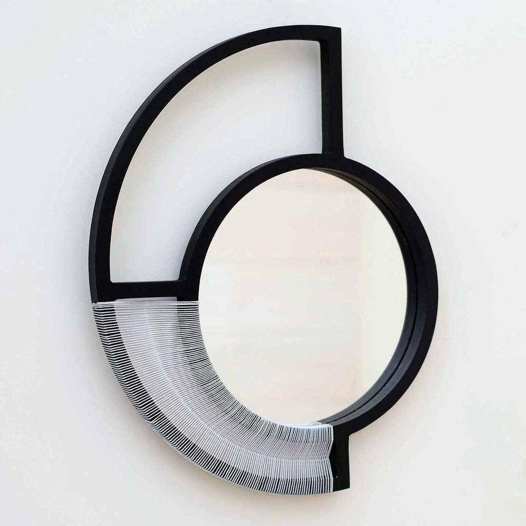 现代姿态编织镜子艺术品