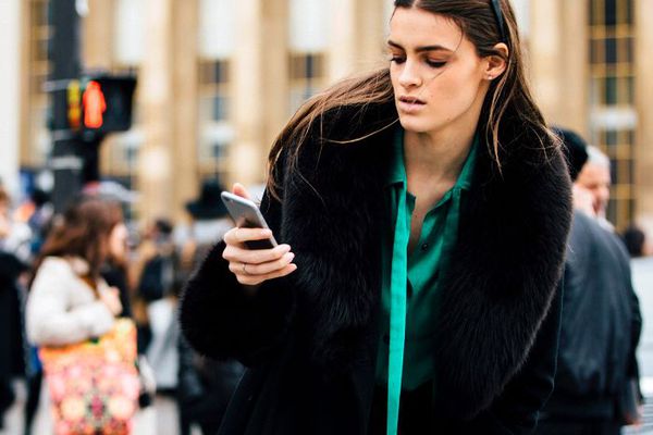 This Is When You Should Text an Ex (and When You Shouldn't)