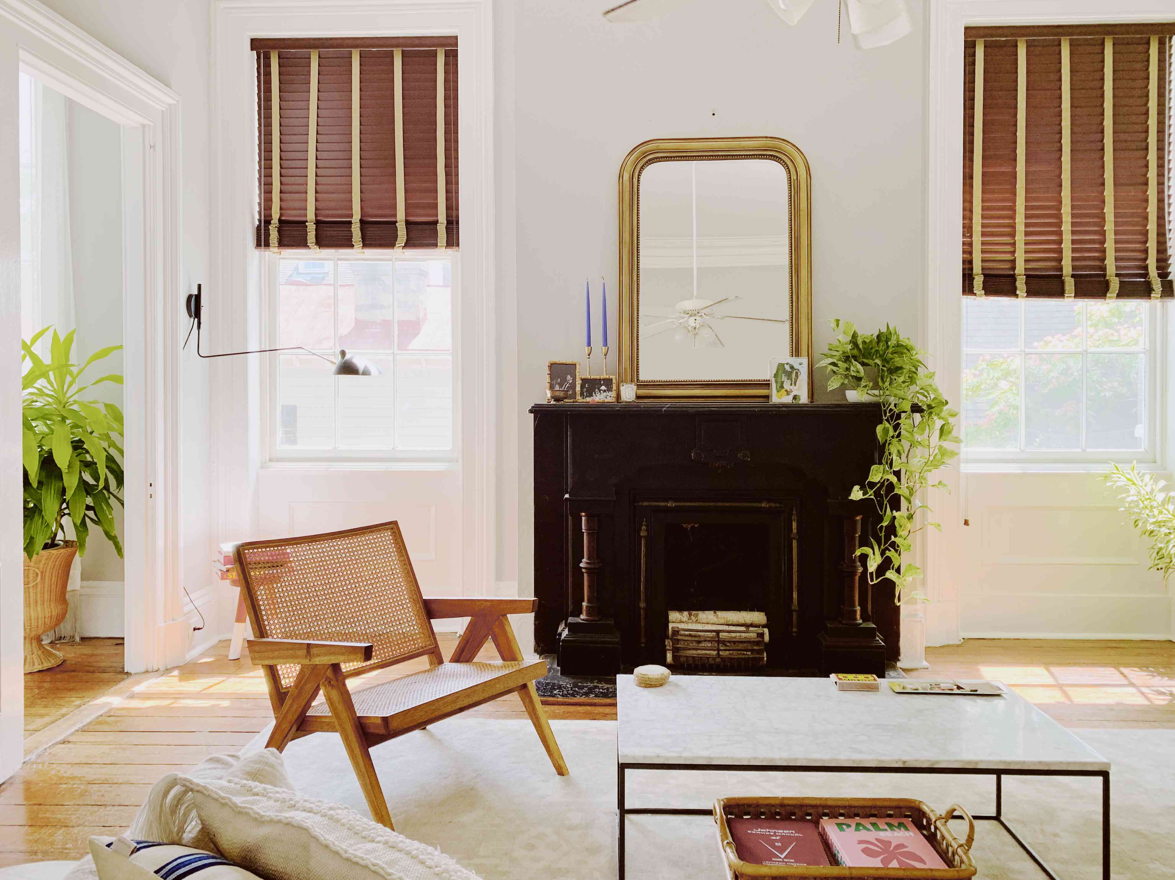 阿曼达·格里利首页之旅 - 客厅与老式片和法语口音