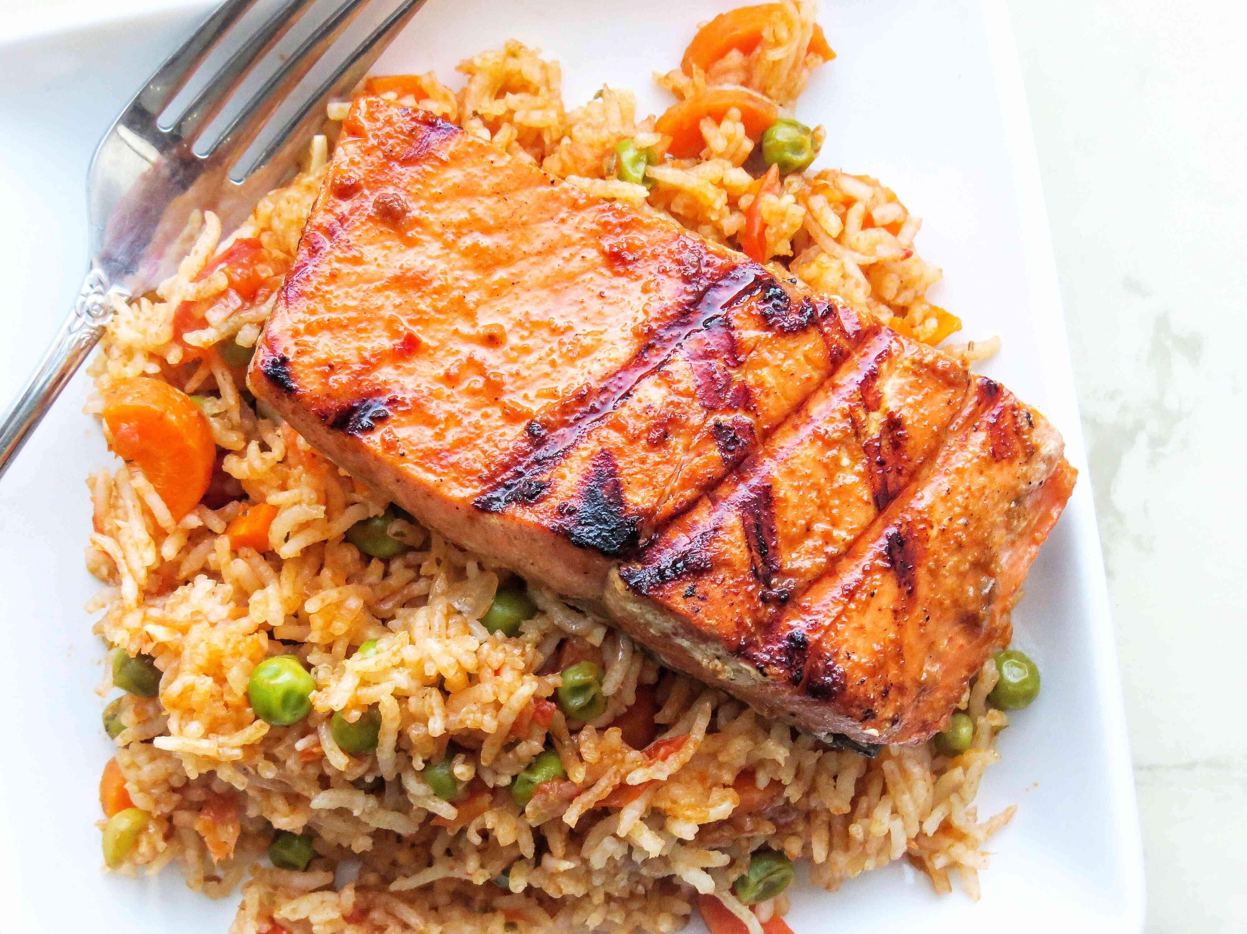 一锅喀麦隆三文鱼炒饭