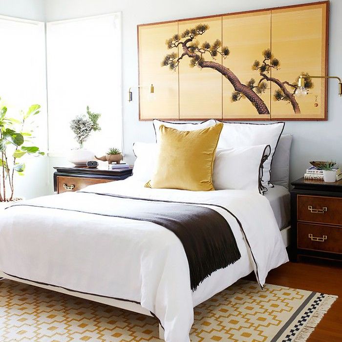 有一个黄色的地毯宜家的卧室