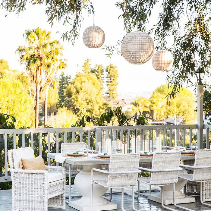 带户外用餐区的甲板