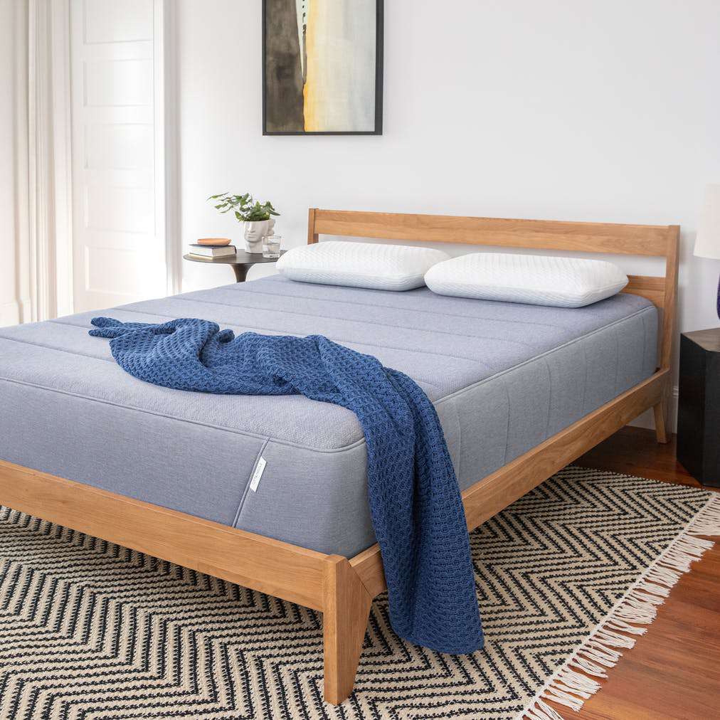 簇,雪松床上的针混合床垫