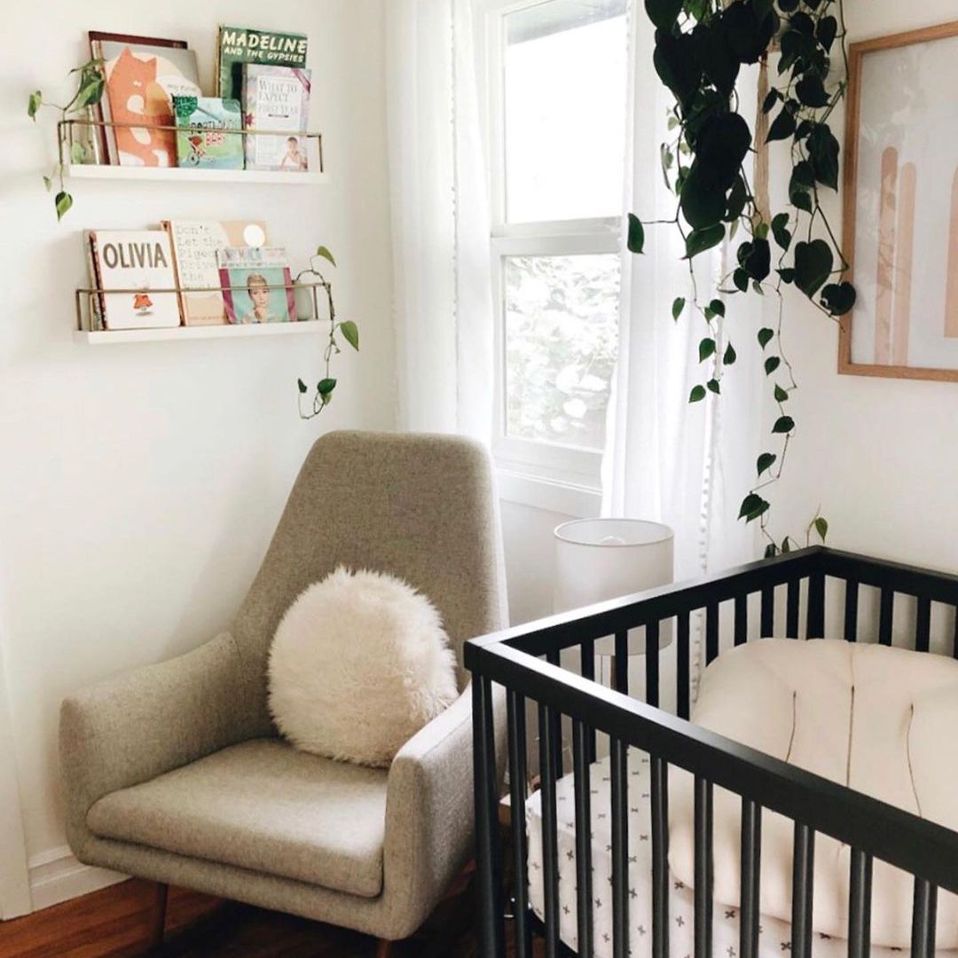 带书架的保育室