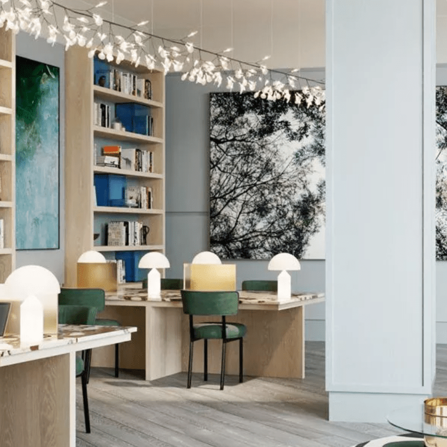 与台灯和落地天花板的书架灯，明亮的办公空间