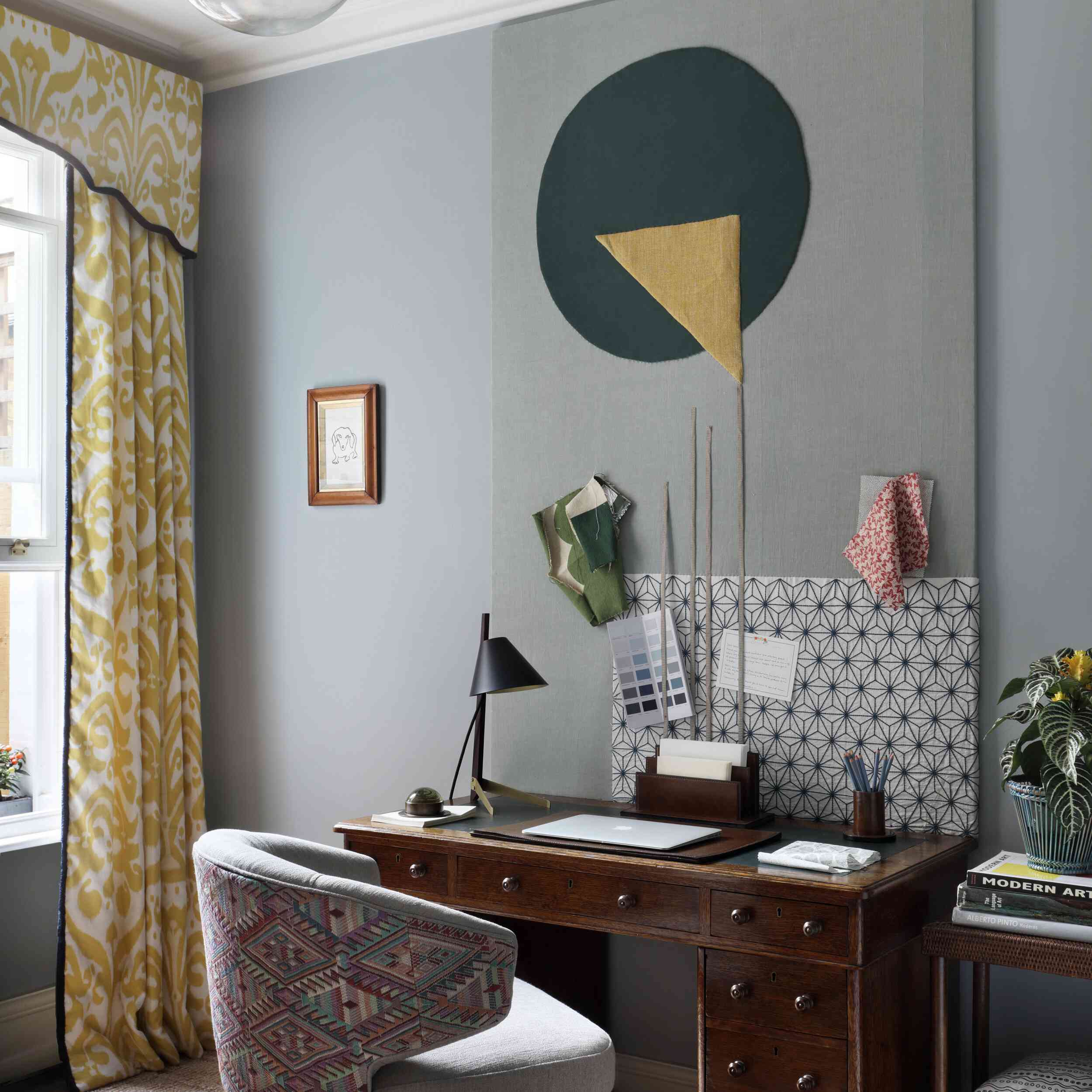 最好的客厅想法 - 客厅的书桌和椅子