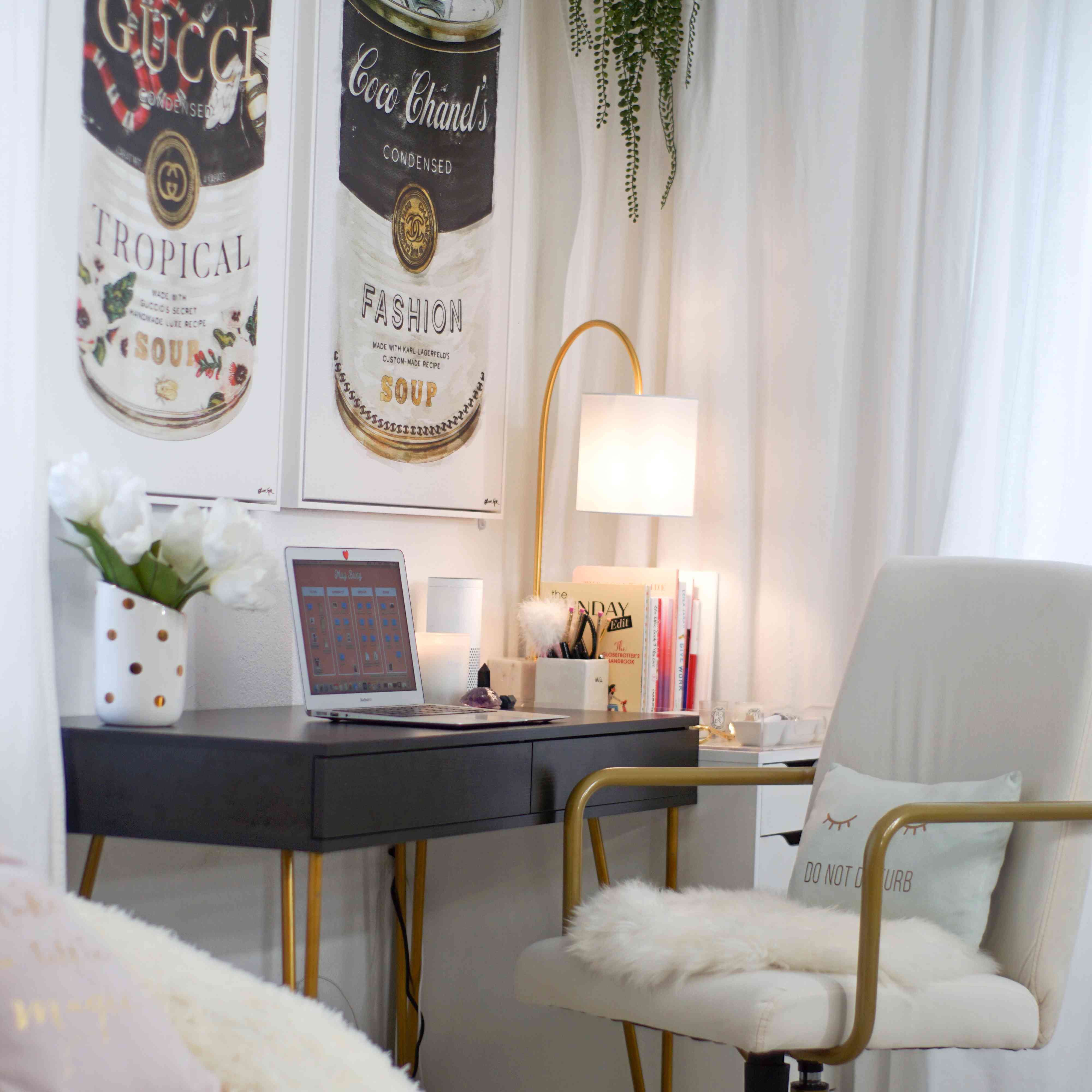 华丽的房间时尚办公桌