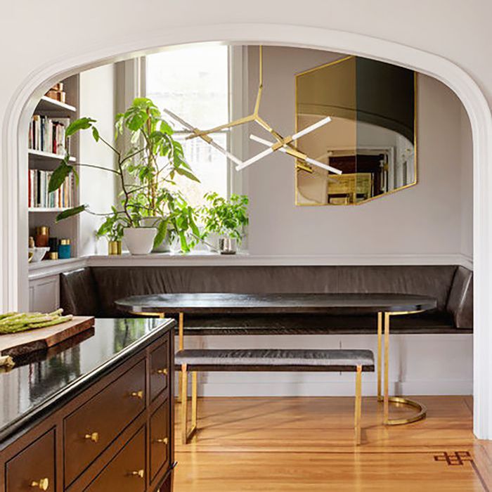 闷闷不乐的早餐桌