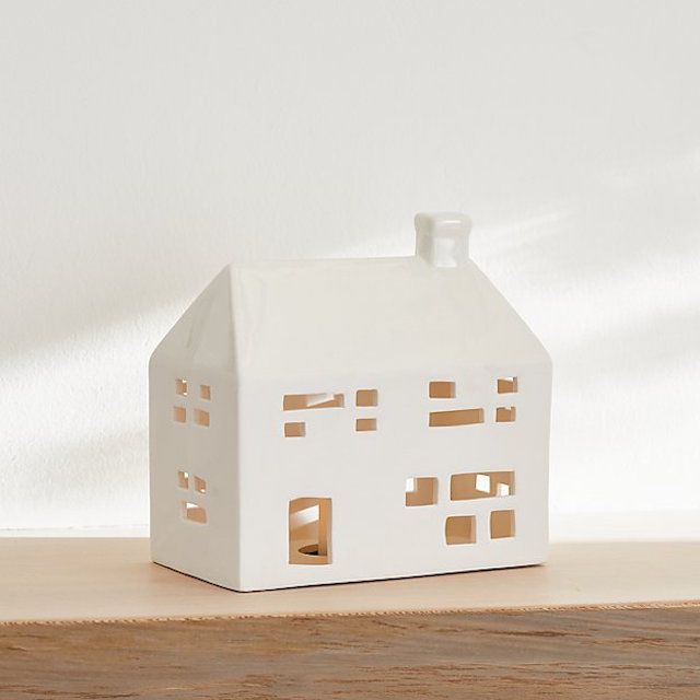 白色陶瓷房子烟囱