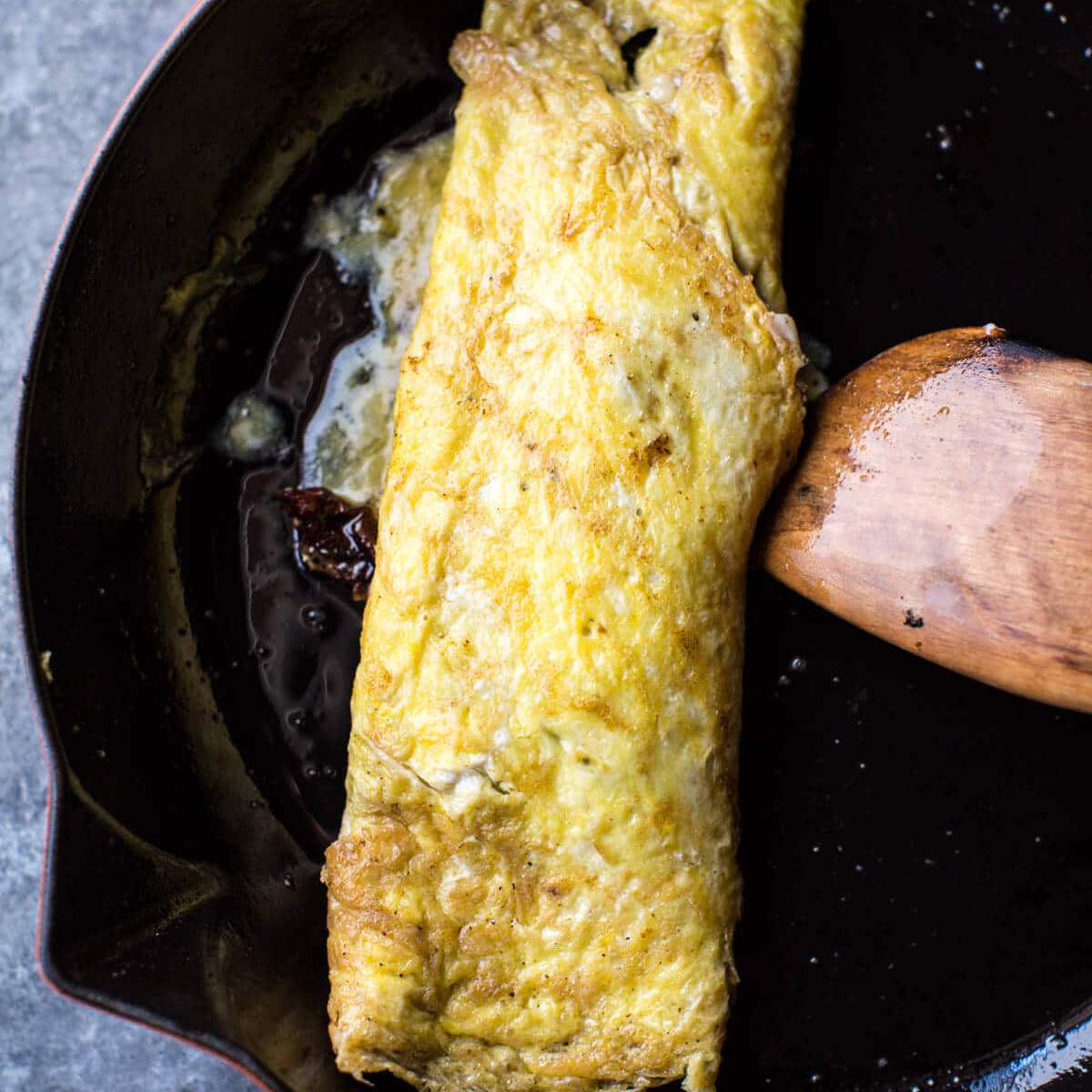 在煎锅一个煎蛋