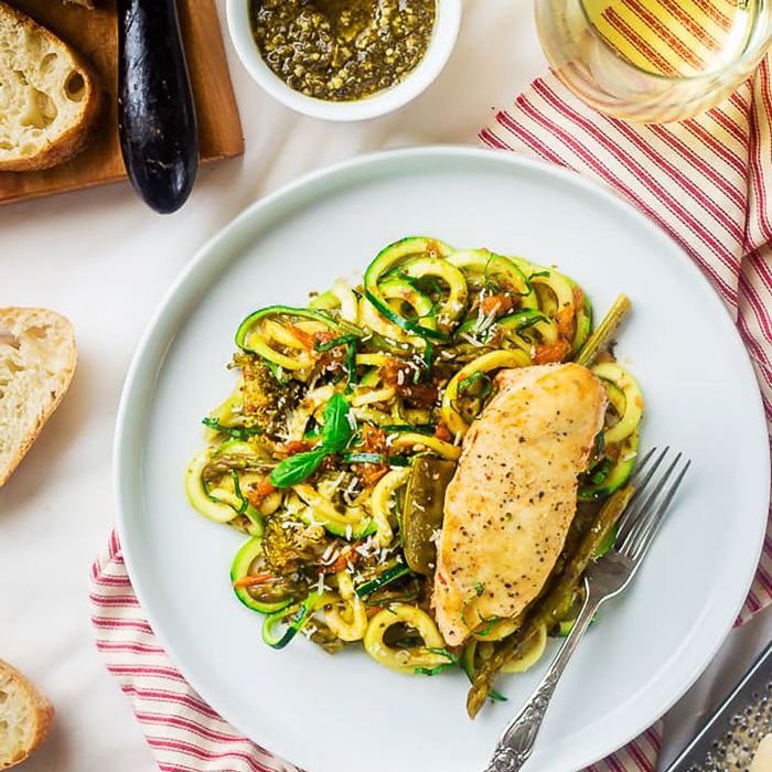 酮Crockpot食谱 - 慢炖锅鸡意大利西葫芦面条