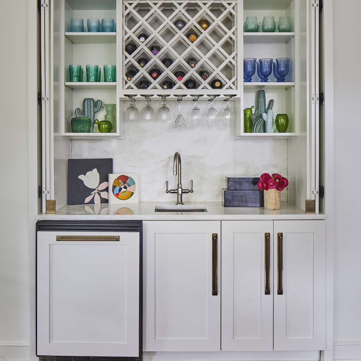 湿酒吧与青玻璃